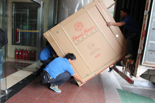 阿克陶钢琴贵重工艺品无忧运